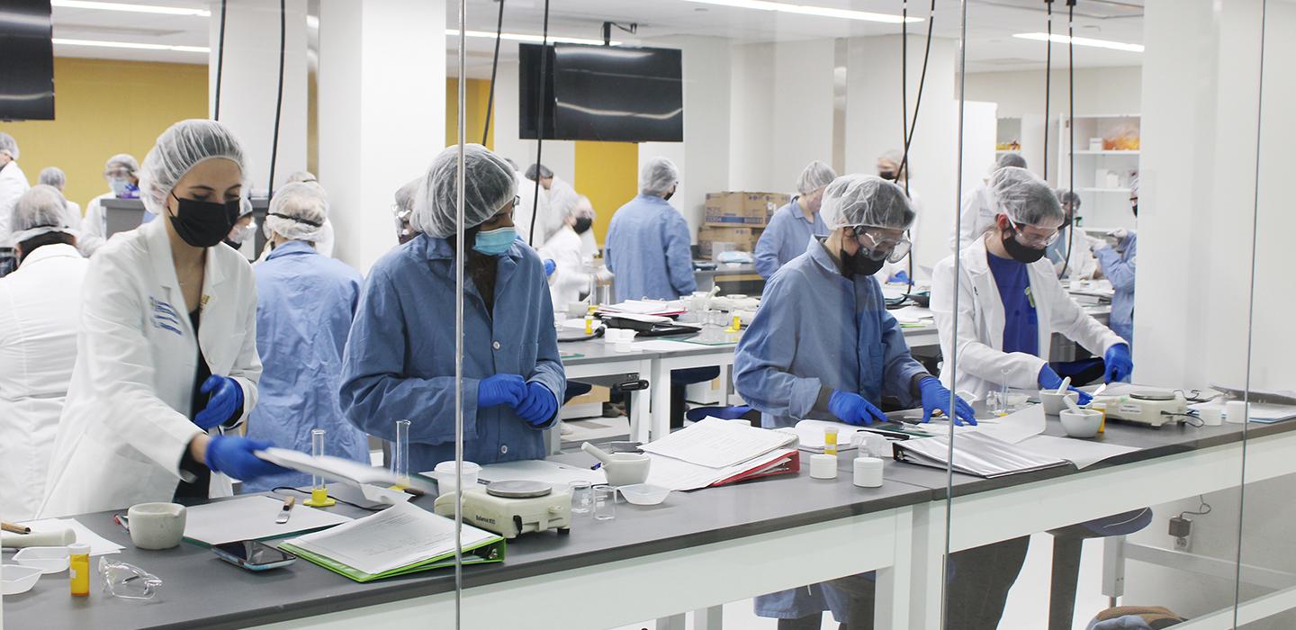 people work in a lab