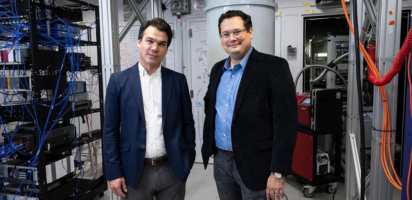 Hunt and Hatridge in the Pittsburgh Quantum Institute lab