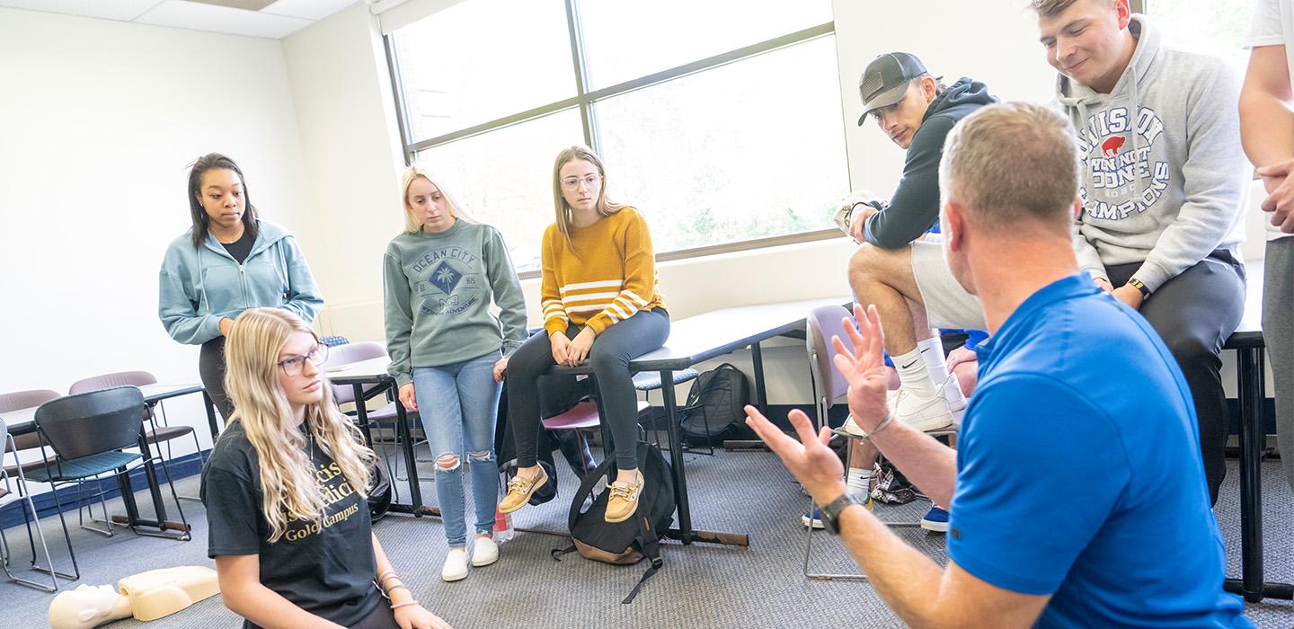 An instructor teaching emergency medicine students