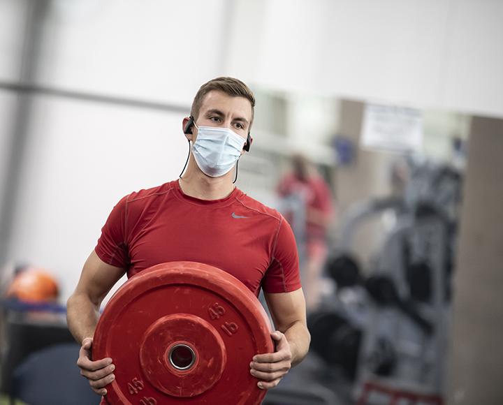 Matthew Starinsky working out in the Petersen Events Center