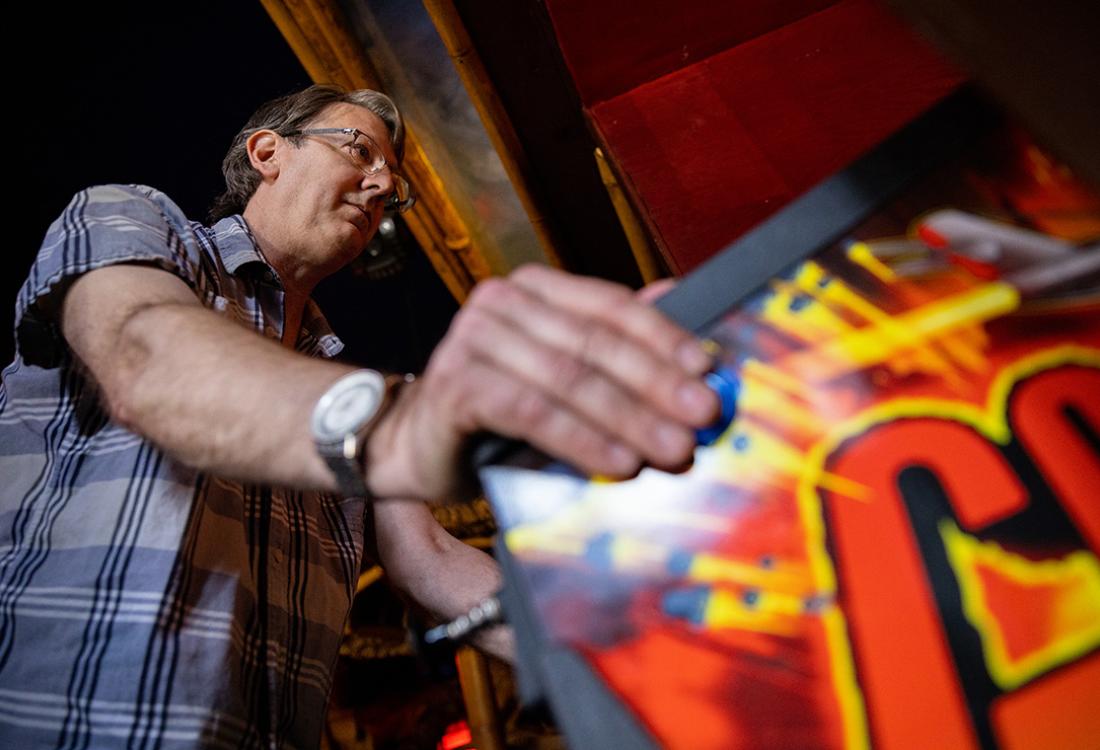 Zumoff plays a pinball machine