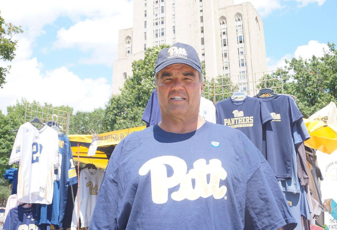 Bonasorte and his kiosk in front of the Cathedral of Learning