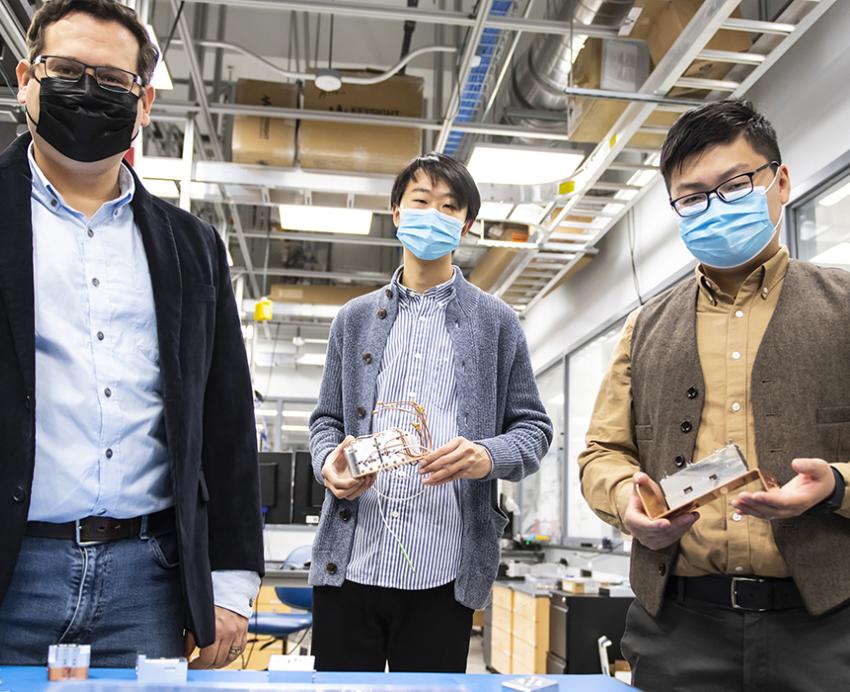 Michael Hatridge with two students in lab
