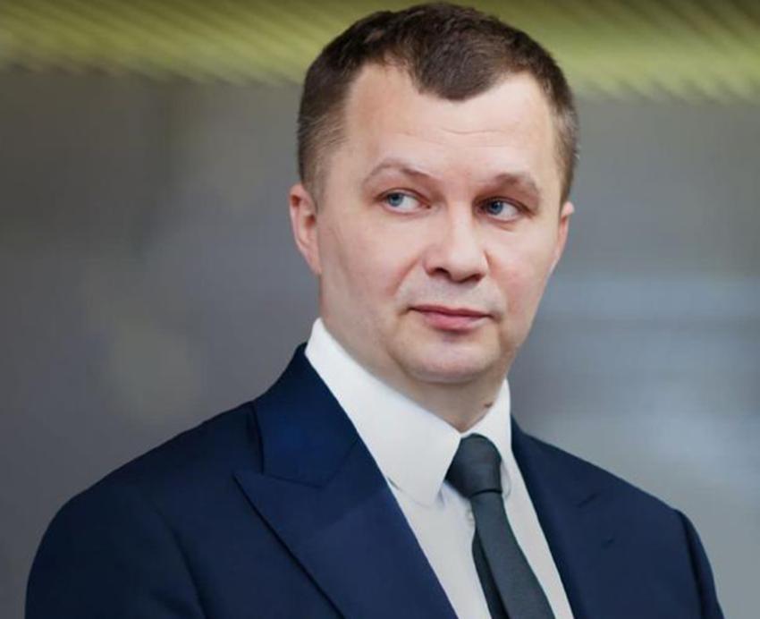 Tymofiy Mylovanov in a suit
