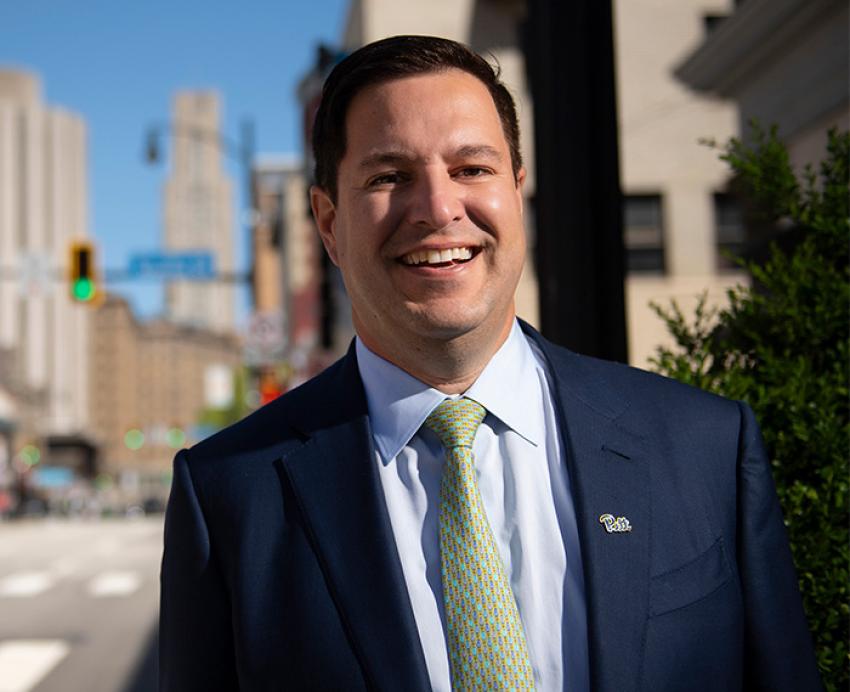 Stein in a suit on a street