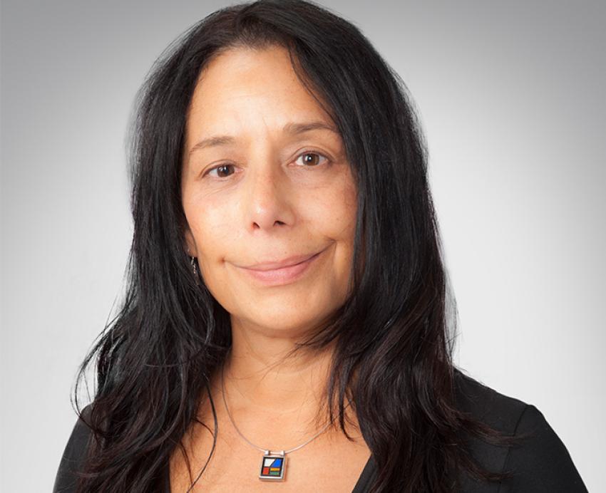 Headshot of Beatriz Luna.