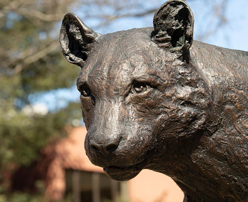 A statue of a bobcat
