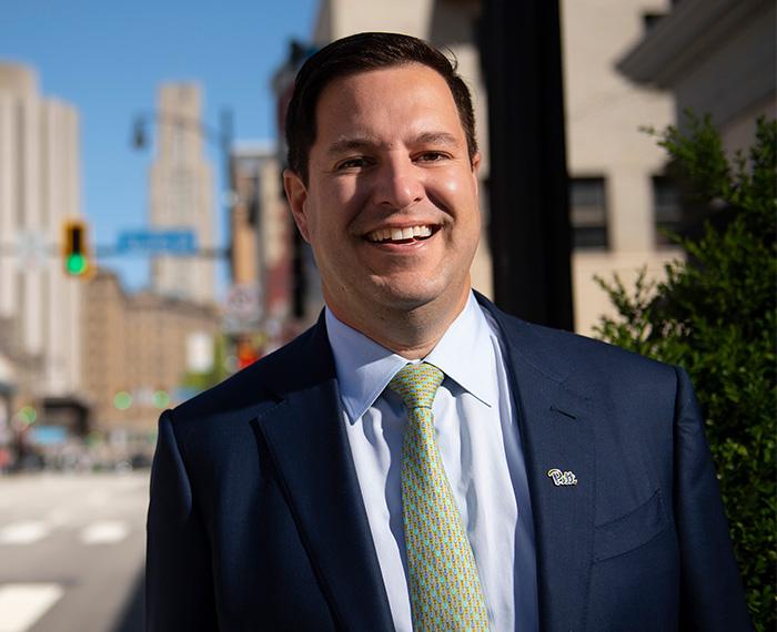 Stein in a suit on a street