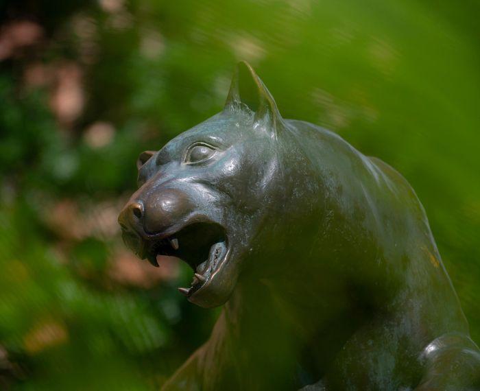 A panther statue.