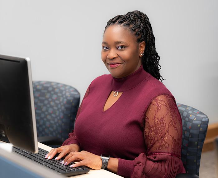 Celiwe Jones sits at a computer